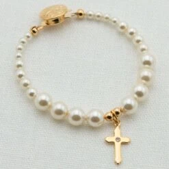 Cream Luster Pearl Bracelet With Gold Cross(White Luster Pearl Bracelet With Gold Cross)