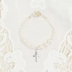 White Luster Pearl Bracelet With Silver Cross(White Luster Pearl Bracelet With Silver Cross)