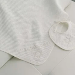Ivory Bris Gift Set(Ivory Bris Gift Set) -Tiny Trendz Daniel Levi Blanket Baby Bib 3846