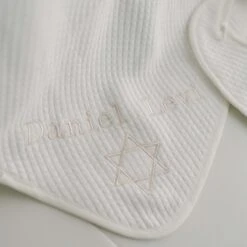 Ivory Bris Gift Set(Ivory Bris Gift Set) -Tiny Trendz Daniel Levi Blanket Bib Detail 3848