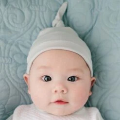 Grayson Newborn Knot Cap(Grayson Newborn Knot Cap)