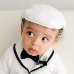 James Newsboy Cap(James Newsboy Cap) -Tiny Trendz James White Suit Close Up 6138